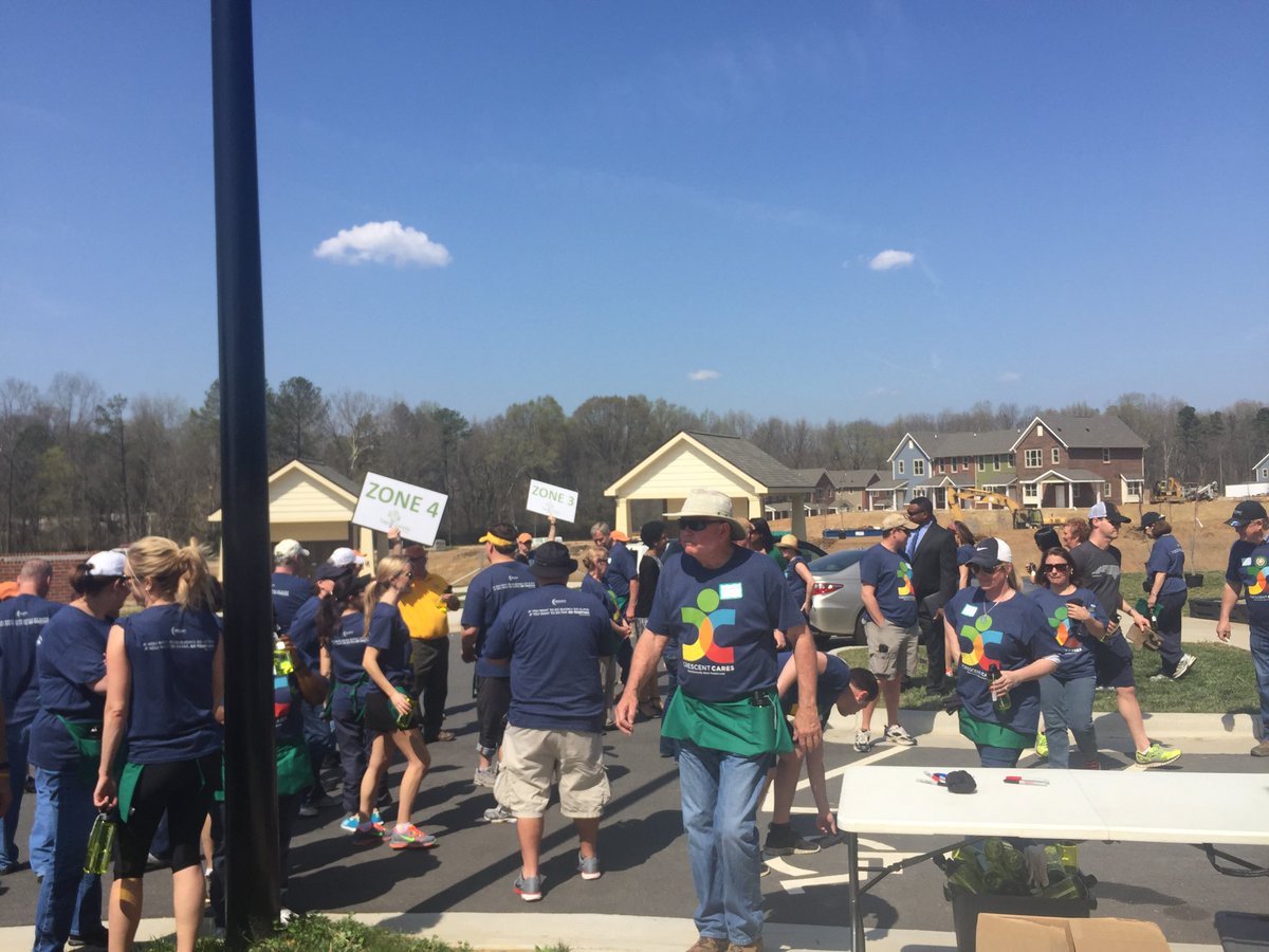 _RWCI's tweet photo. Let's get those trees in the ground! #arborweek @treescharlotte @CrescentSocial https://t.co/qO9UuTswJZ