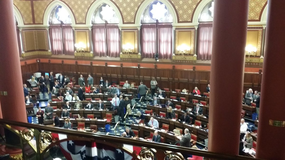 jayoung3292's tweet image. The state legislature is in session today!!! #DemocracyinProgress