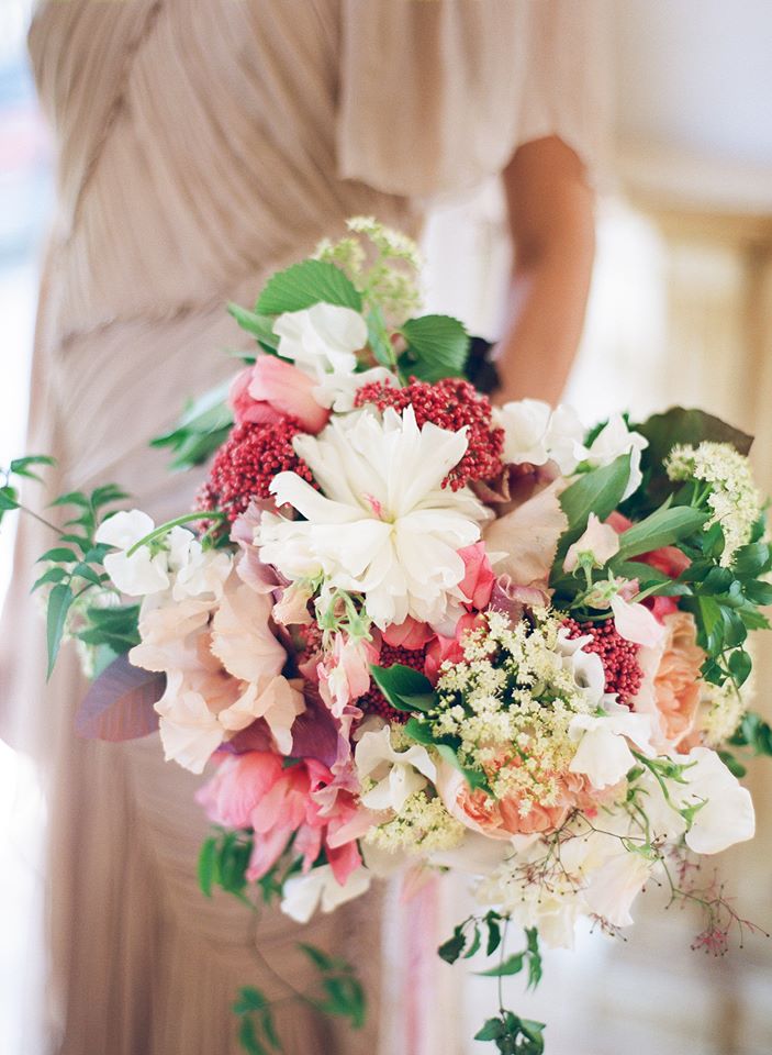 The +Studio450 smells heavenly with the Holly Chappel Floral  Designers in house #hollychappelflowers #eventspace