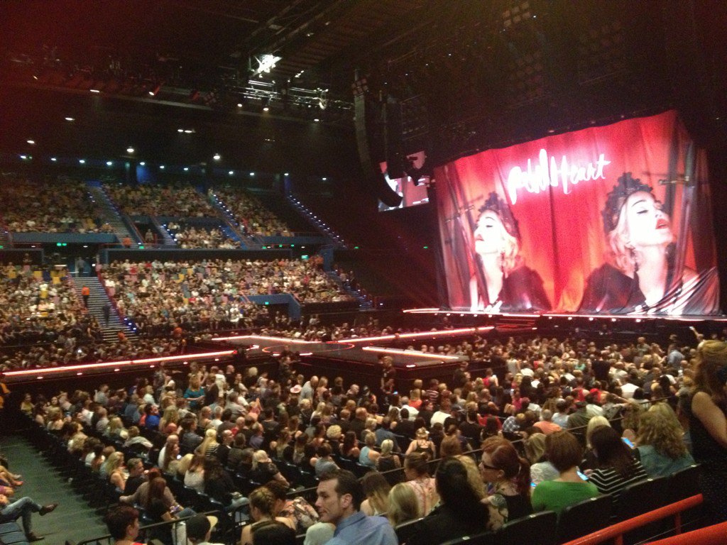 SharonMulheron's tweet photo. @Madonna - We are ready for you!  Last train home is in 1 hour! https://t.co/SYtfcpI5zd