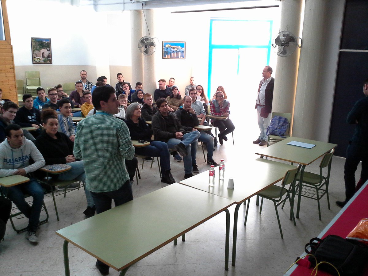 zuiko21's tweet image. Charla de #ViewNext en el IES Turaniana (Roquetas de Mar)