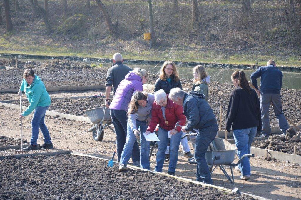 slotschaesberg's tweet photo. Hard gewerkt in de tuin tijdens NLDoet 2016 met 22 vrijwillig(st)ers https://t.co/hSvB4MeGww https://t.co/YbnLdXSlVb