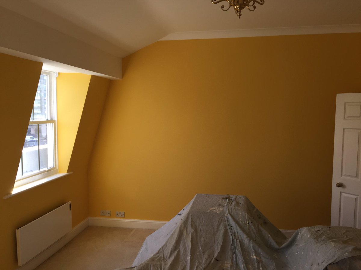 BespokeDecorUK's tweet photo. @ZinsserUK @FiredEarthUK #AconiteYellow @DuluxTrade #DiamondEggshell @BespokeDecorUK #FreeEstimate #call 07946257552 https://t.co/Z0HhlQjf5B