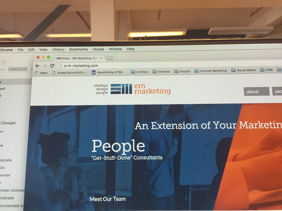 JimMeijers's tweet image. The @Emakina logo which @BriceLB has designed is freakin&apos; everywhere 👀 #selectiveperception