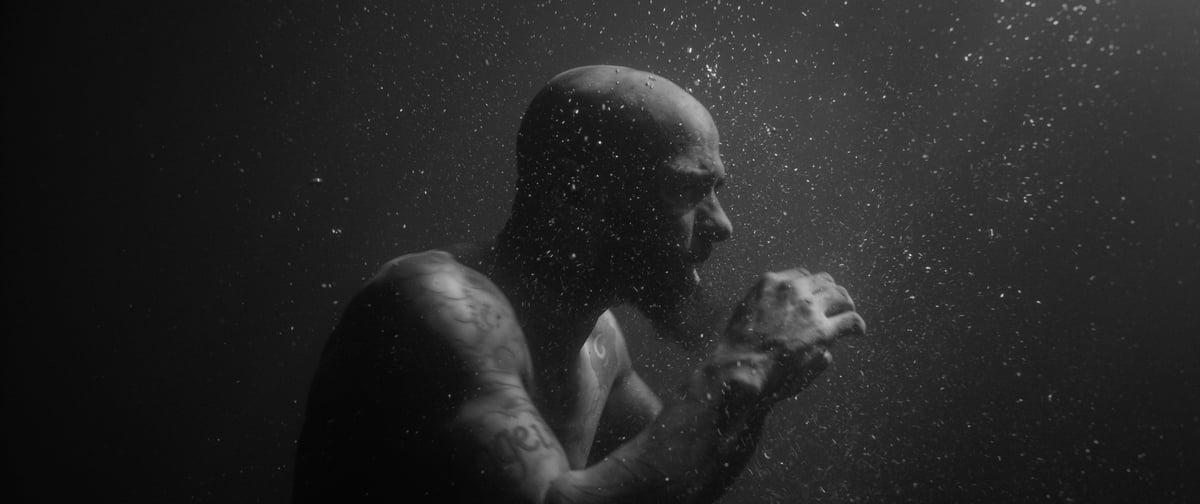 Blended_ph's tweet photo. Ancien SDF, combattant de MMA,  Johnny “B.A.N.G.” Reilly boxe à présent avec ses mots - https://t.co/IC88UkrwxW - https://t.co/Sl1MP2fdTN