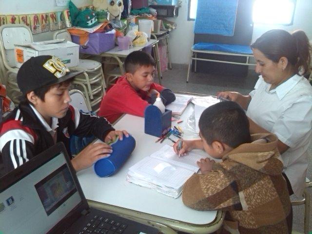 CAIN2EH's tweet photo. Concientizando contra el dengue con otro grupo. Los niños muestran sus trabajitos https://t.co/us0cQIPosL