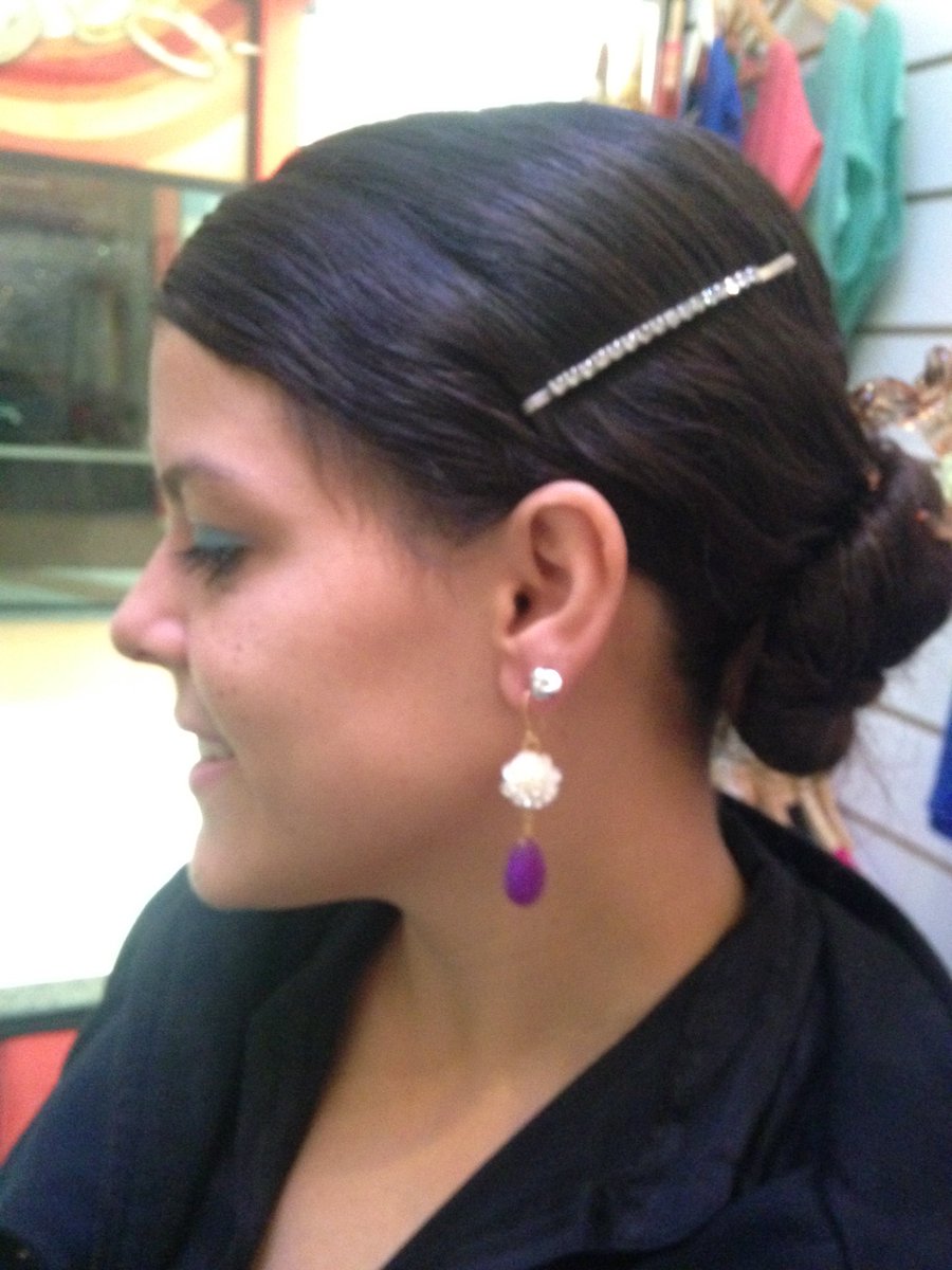 kolorsca's tweet photo. @LaNueva883FM @janekno3 ganadora de los zarcillos obsequio de @kolorsca viste a la moda y marca tendencia https://t.co/rOR5rrOxdZ