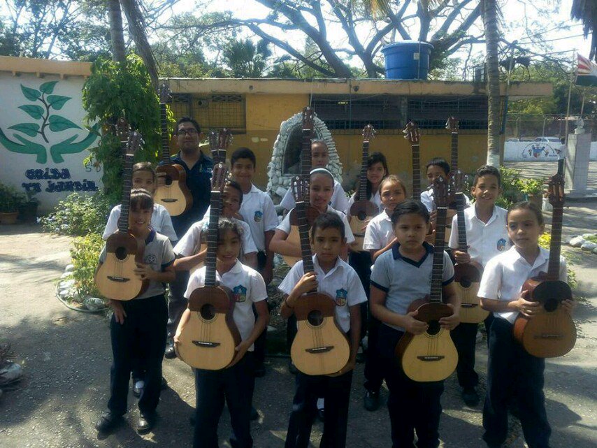 El cuatro venezolano, presente siempre en la didáctica musical de <a href="/elsistema/">El Sistema</a>   via <a href="/PSBIribarren/">PSBIribarren</a>