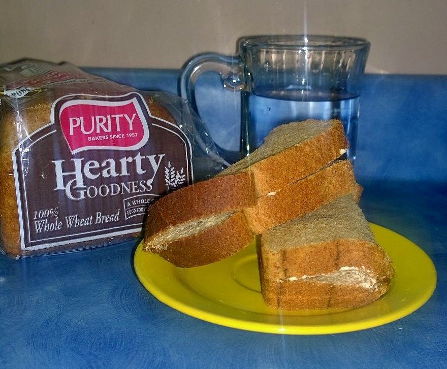 PurityBakeryJam's tweet image. #Retweet if you fold your bread like this or knows someone who does. #HeartyGoodness #OhSoGood#BreadAndButter
