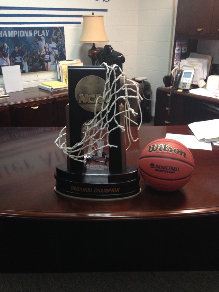 lmu_dining's tweet image. RailSplitters MBB going to the Elite 8! Go RailSplitters 🏀🏀🏀🏀