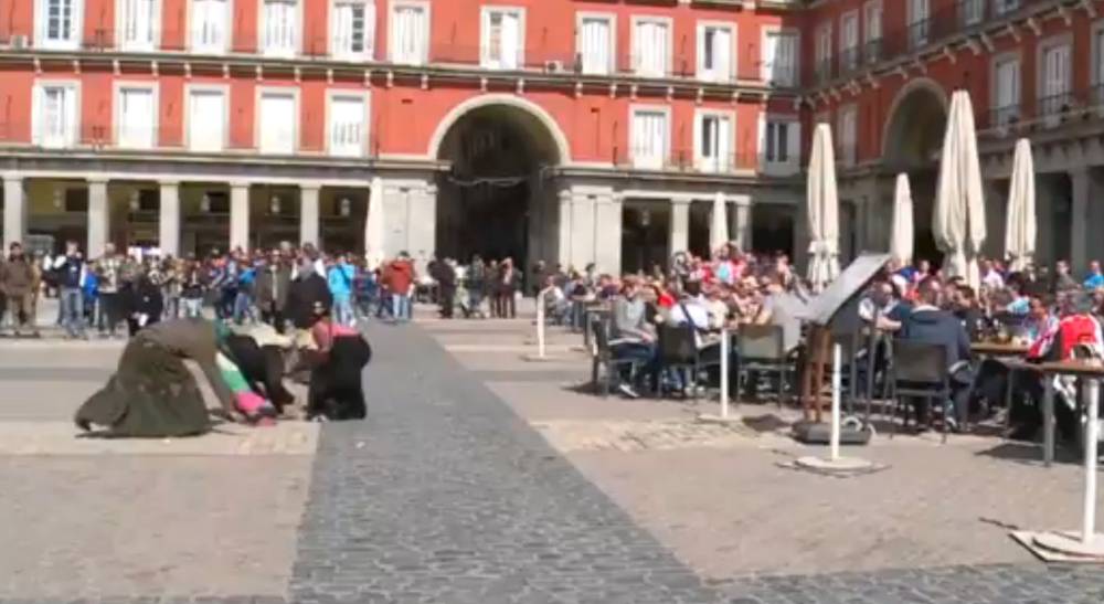 English_AS's tweet photo. UEFA called to act against PSV fans for Madrid beggar humiliation
https://t.co/S7JI3MkbAh https://t.co/zvNHm24YIL
