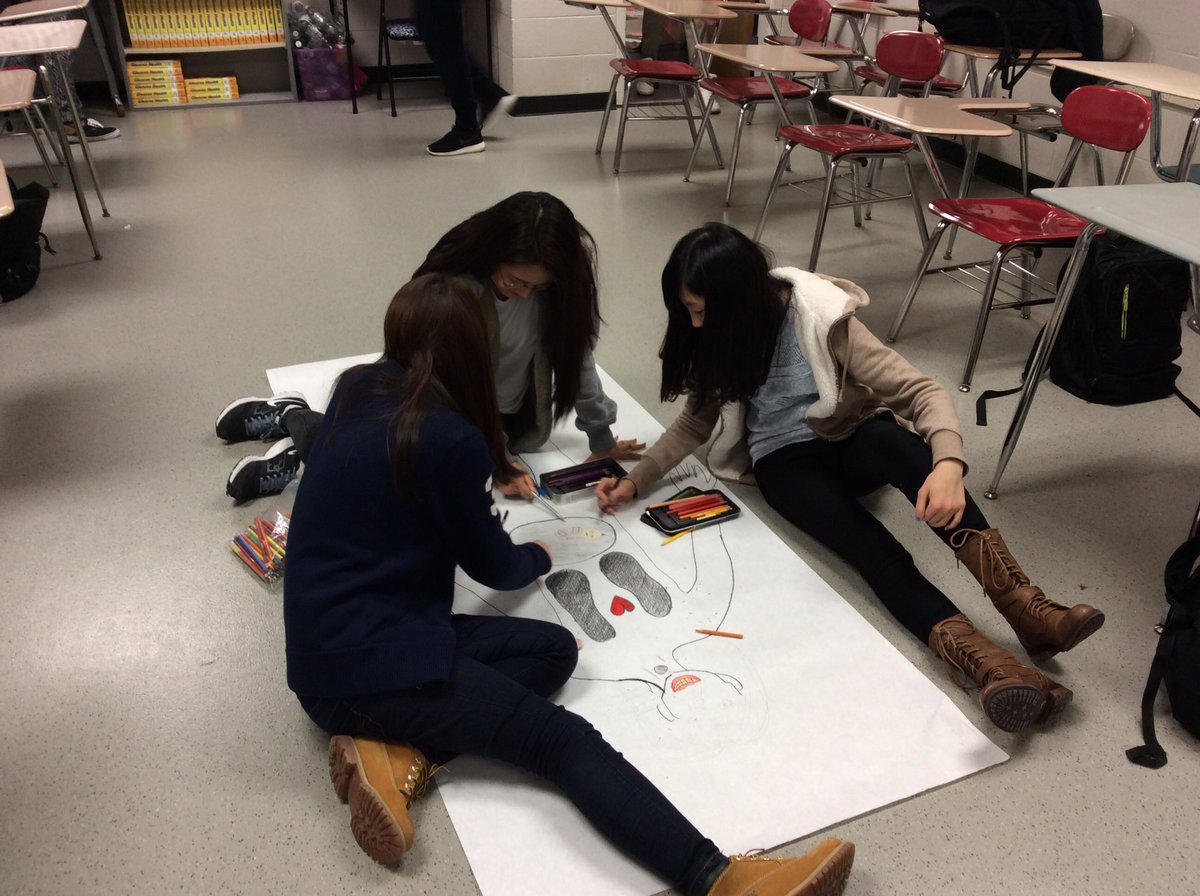 Mrswebbths's tweet photo. Illustrating the negative consequences of using tobacco products. YUCK! #tsdthinkers https://t.co/lBCmts0gYu