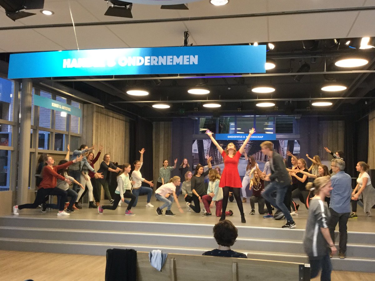 Nu nog repetitie voor de musical, vanavond barst het hier los met een beroepenmarkt.