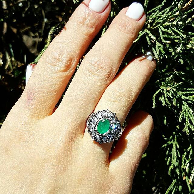 Кольцо с изумрудом в винтажном стиле.
#jewellery #valerygold #кисловодск #кольцосизумрудом #diamonds #ring