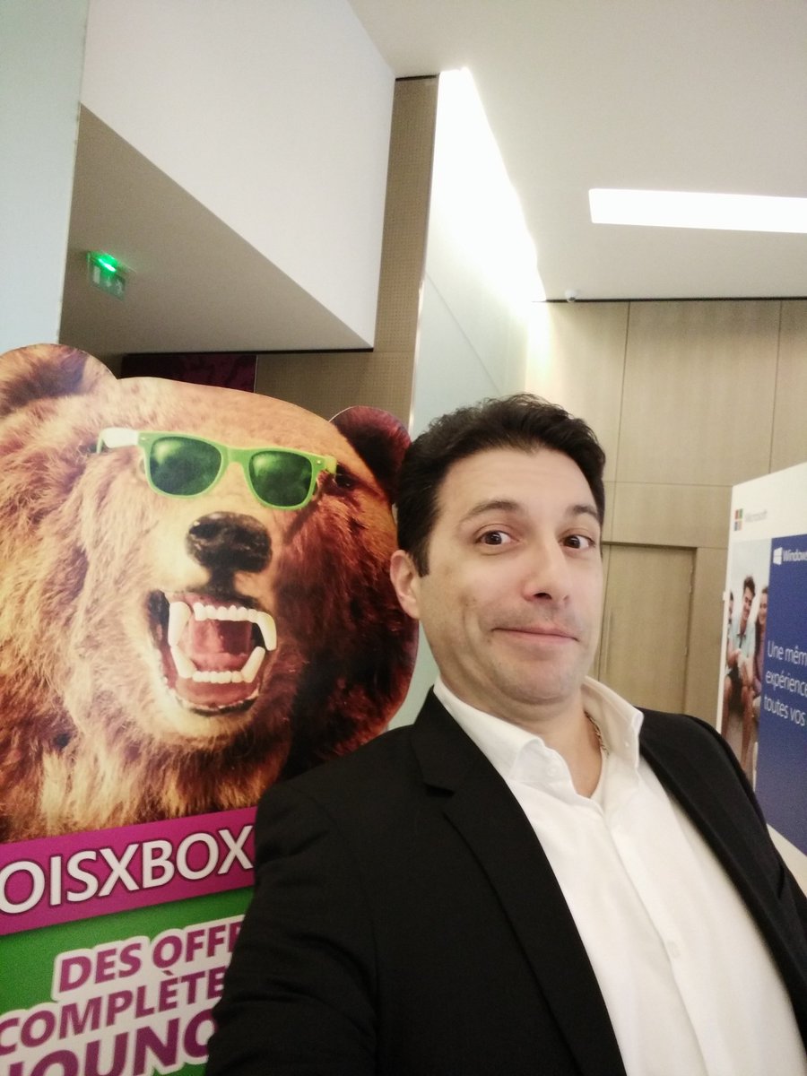 squastana's tweet photo. J'étais aux #mstechdays j'ai vu un ours #moisxbox https://t.co/zjrLoEoWnh