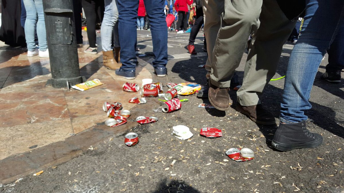 Hoy la fiesta es diversión, pero también consumo, y con él #residuos Estamos comprobándolo en la #fallas de Valencia