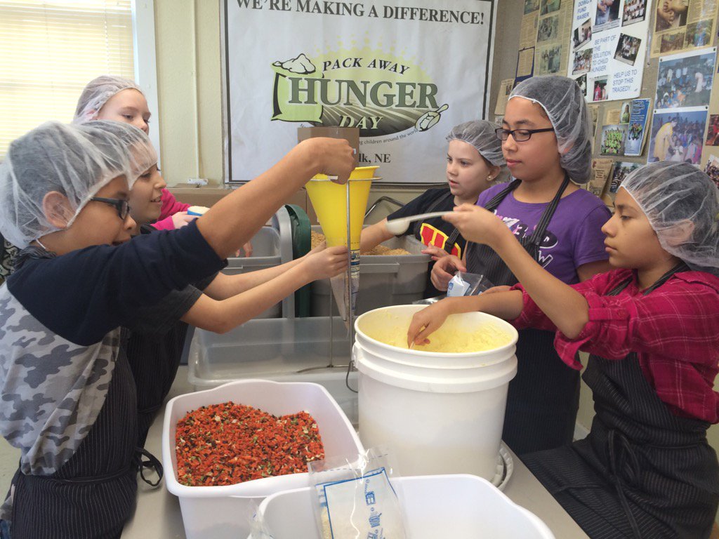 npspanthers's tweet photo. RT @afullclassroom Making a difference at Mercy Meals #npspanthers #fullclassroom https://t.co/ax2pKqsw8Z