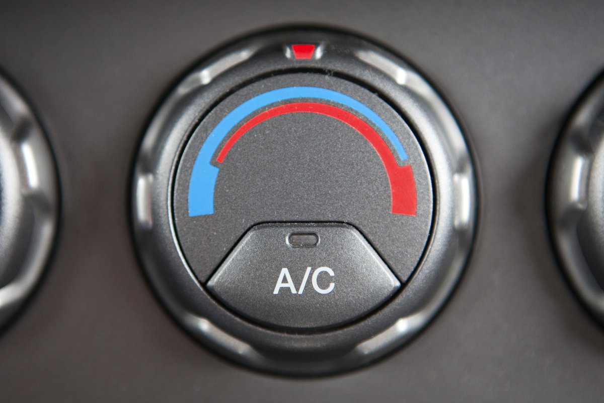 TyreExperts's tweet image. Why not pop down for a flush &amp;amp; recharge on your aircon to make sure it's on top form for summer!!