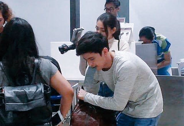 heellobangsiee's tweet photo. Ngayon ko lang pinangarap maging papel. Never in my life...

#JaDineWorldTourSoon https://t.co/Qk4srQiAmB