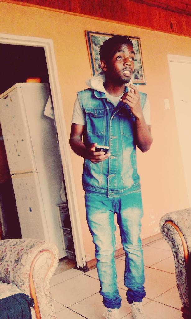 TonicLunga's tweet photo. @hecticnine9 My outfit today was absolutely awesome https://t.co/Irbc0HE0kk
