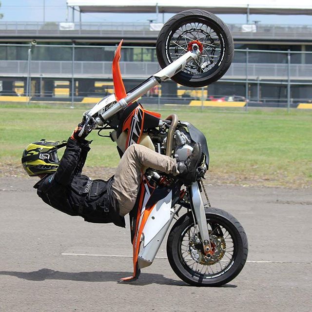 Who needs a fender anyway, right <a href="/sam_mac_/">Sam McCarthy</a>?! #KTM #READYTORACE