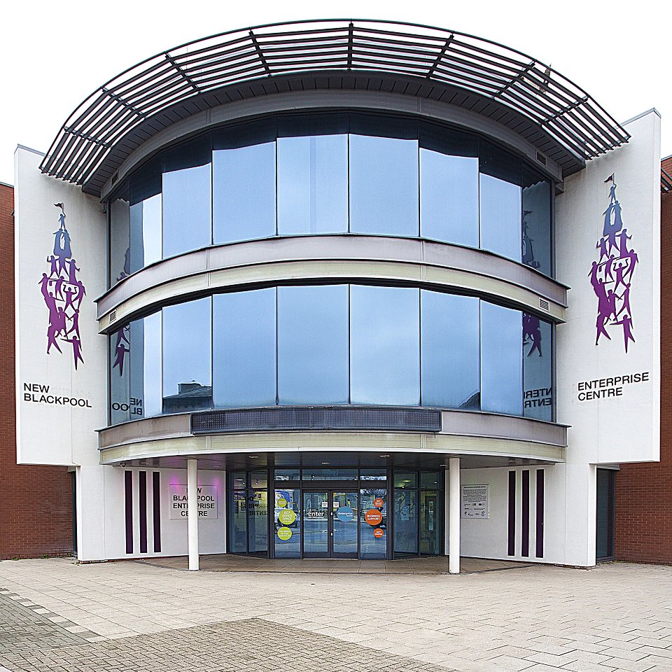 BlackpoolUnltd's tweet photo. Need some office space in #Blackpool? Look no further! https://t.co/GZo5uEsA8q #hotdesk #officelife https://t.co/J3MCWR1NdF