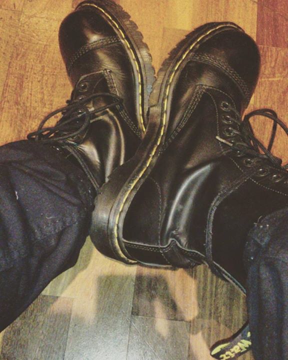 acidtreeofcl's tweet photo. Walk the line... #acidtree #drmartenstyle https://t.co/eJYyphSooW