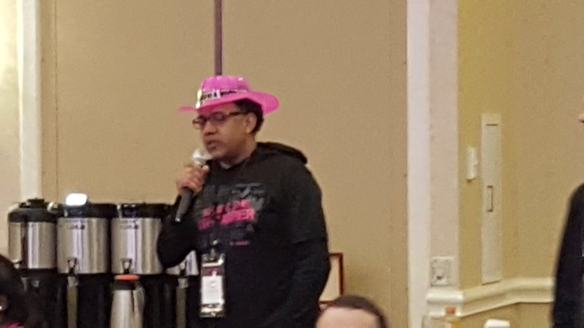 m_wan4life's tweet photo. Day 2 of UCX in @RJGomezIII hometown- SFL #ChangingWireless4Good @JonFreier https://t.co/1vtIsJUREi