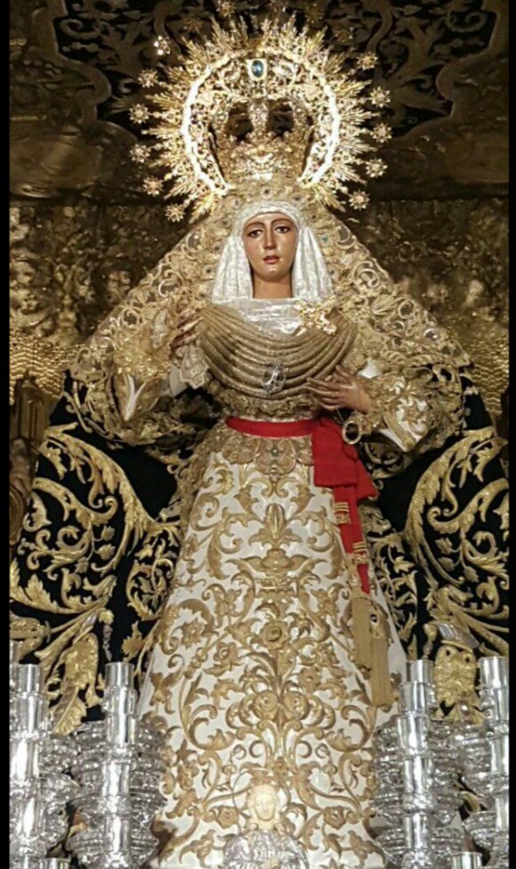SilviaDGA's tweet photo. Que me perdone Sevilla, reina de mil maravillas, paraíso universal.Donde se ponga mi Triana que se quiten los demás. https://t.co/BwRN35QfZy