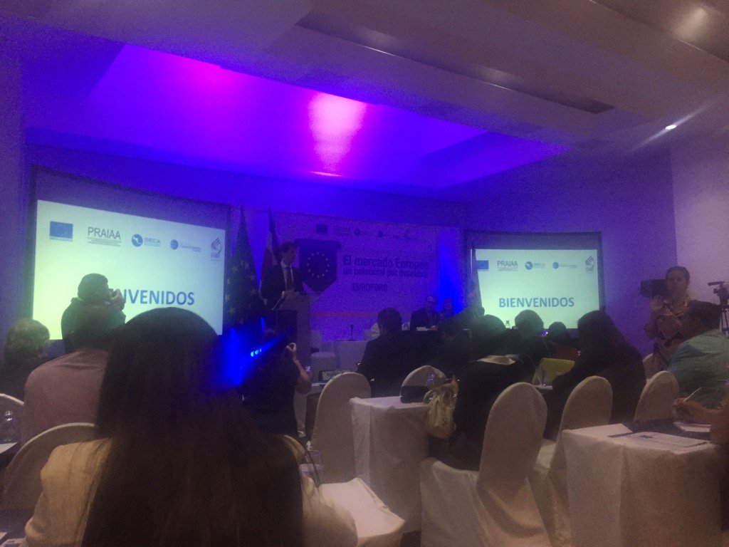 Carolpalma54's tweet photo. Habla el Embajador de la #ue en el #euroforo #aacue @UEenCostaRica @Trade_EU https://t.co/OgcrwpLm6F