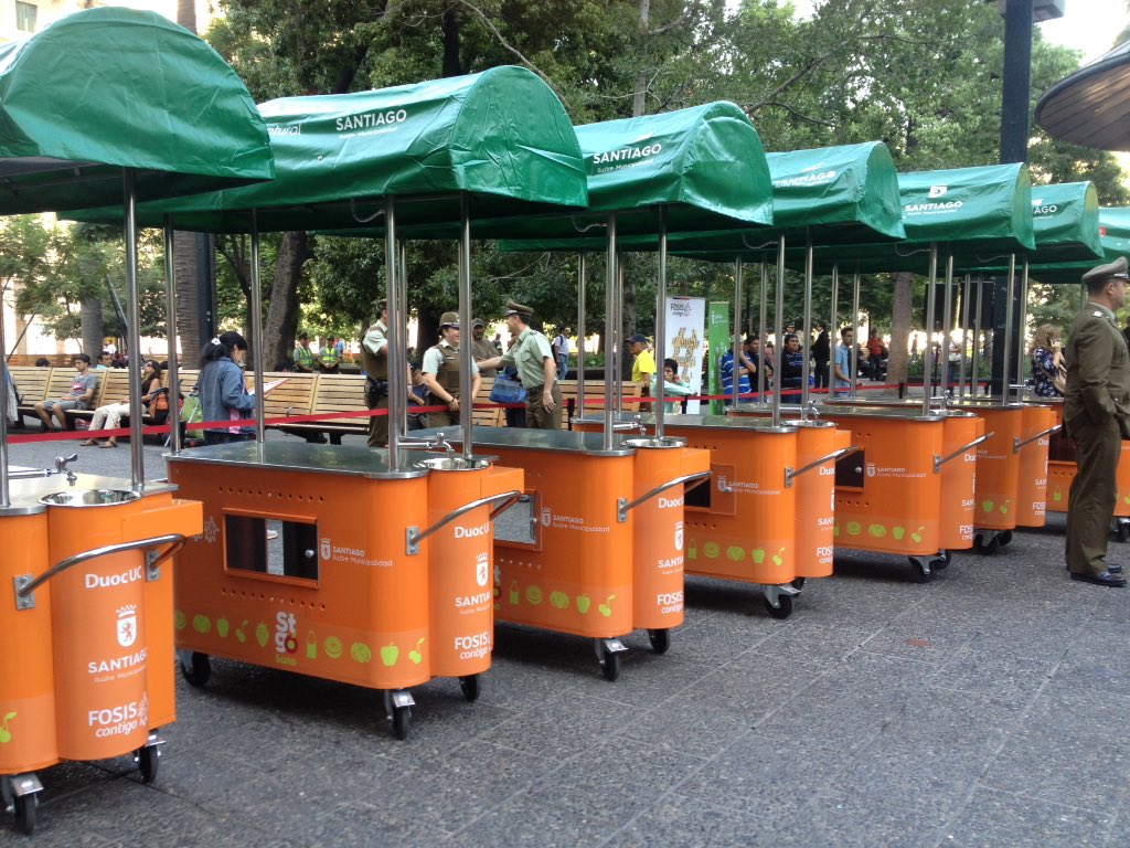 spenafajuri's tweet photo. Ojo con los 40 carros de jugos de #StgoSano que estarán en el centro de Santiago. Bello trabajo de #SaludTP https://t.co/EBF2g3zdgi