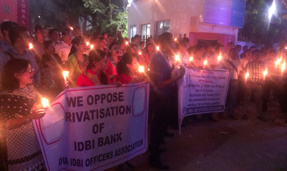 KalpajitK's tweet photo. Protests of IDBI bank employees against privatisation all over India @WorldBank https://t.co/SfIDZnaSVo