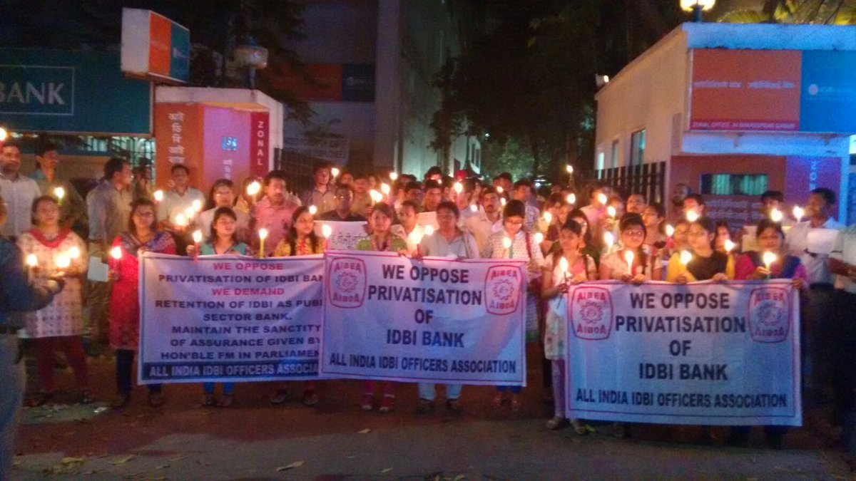 KalpajitK's tweet photo. Protests of IDBI bank employees against privatisation all over India @WorldBank https://t.co/SfIDZnaSVo