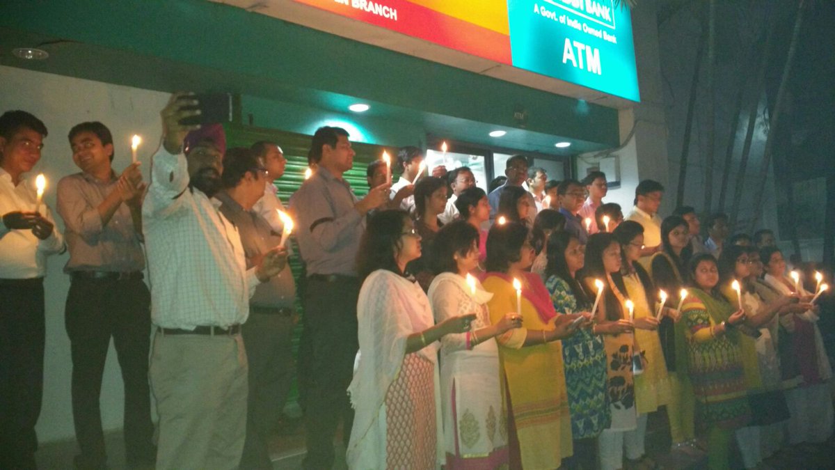 KalpajitK's tweet photo. Protests of IDBI bank employees against privatisation all over India @WorldBank https://t.co/SfIDZnaSVo