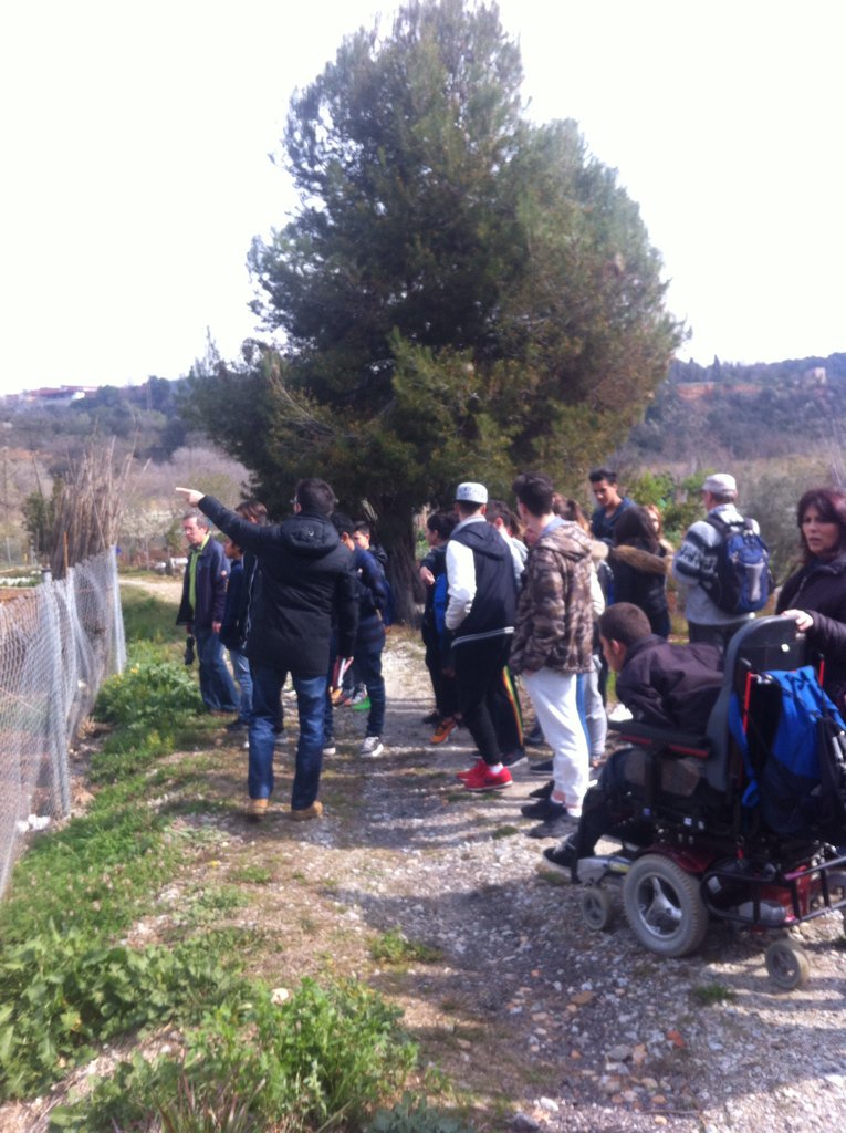 JuntsxBarbera's tweet photo. Avui alumnat institut Can Planas han visitat amb l'ajuntament l'Horta Municipal i espai riu Ripoll #JuntesHoPodemTot https://t.co/84y4uOgdpT