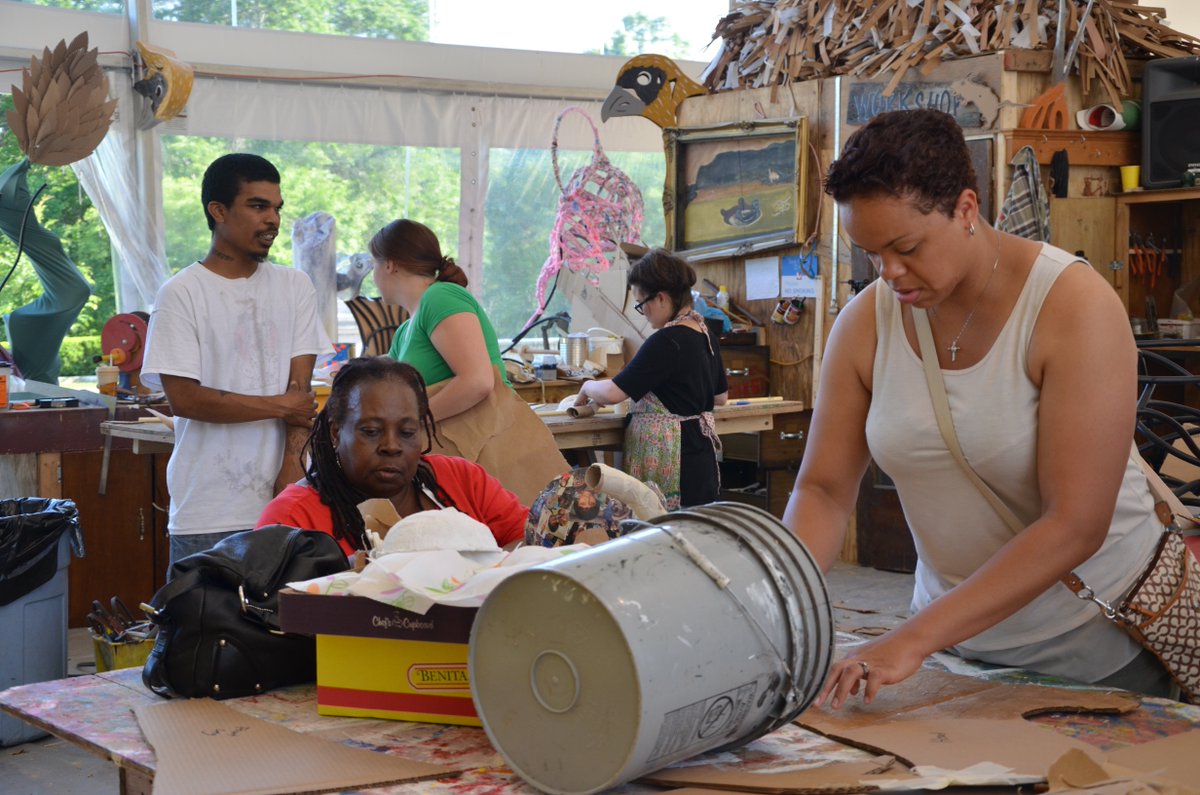 Join the Bridge the Bridges project &amp; design a community mural while talking about race. ow.ly/ZxzvM