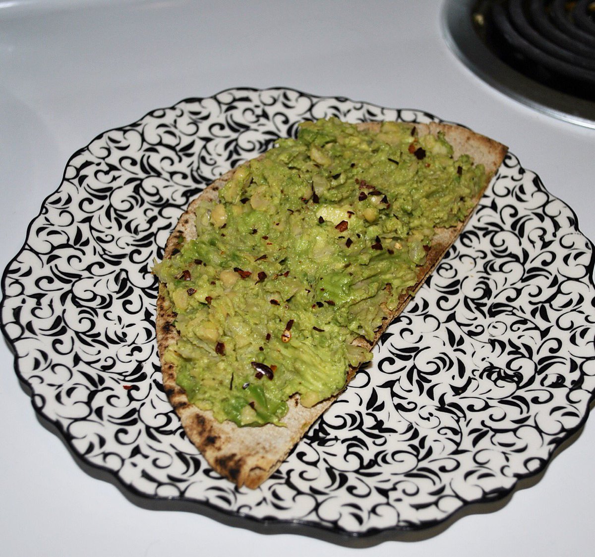 PSUSpoon's tweet photo. 1/2 avocado, 1/2 cup of chickpeas, salt, pepper, red pepper flakes and voilà! #foodporn https://t.co/hXRe03hKmp