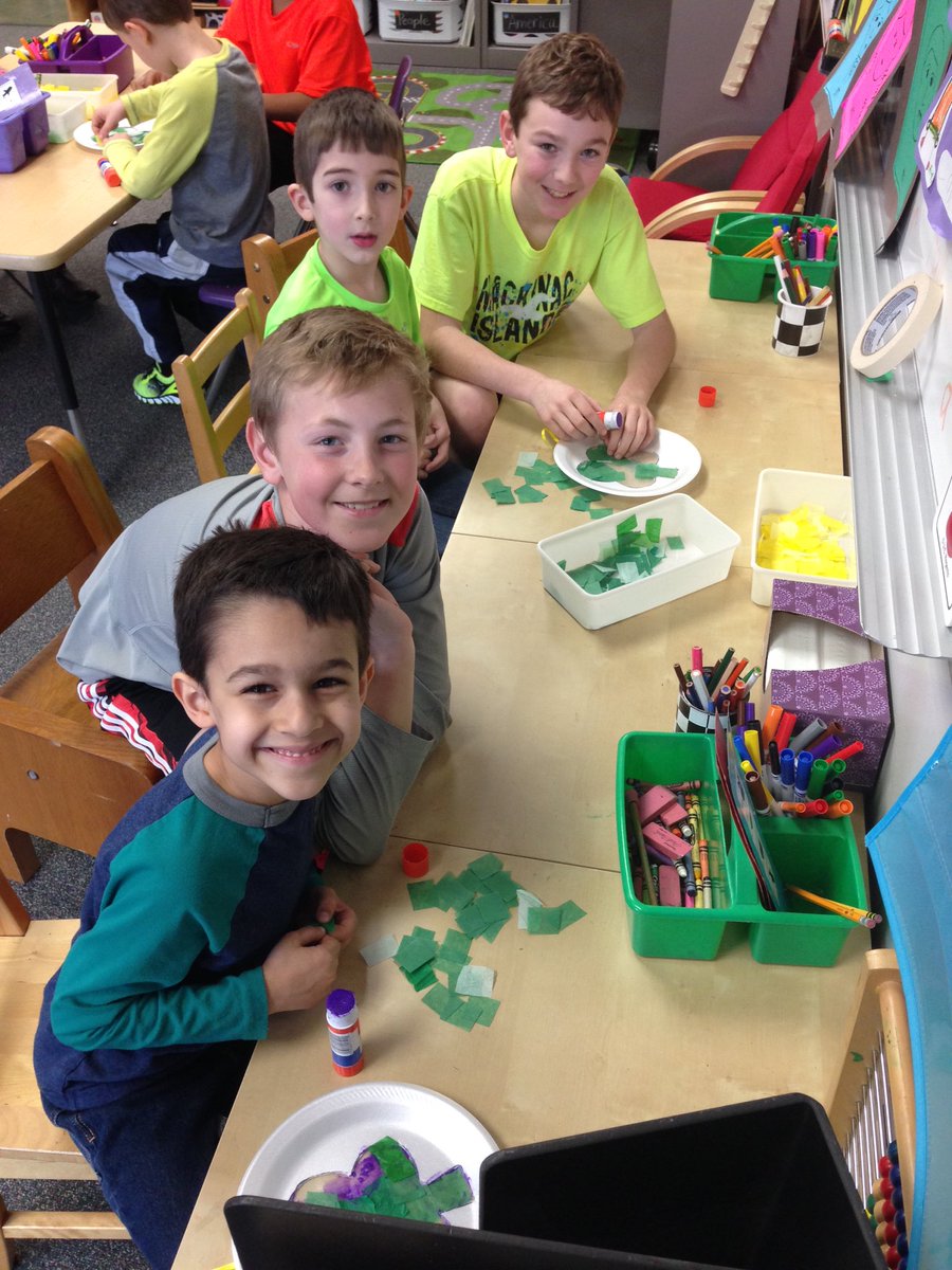 MissLodico's tweet photo. Team Harper collaborating with PM @MaureenKno buddies! Creating St. Patrick's Day crafts! @greDCSD https://t.co/dbE5Rb6sNb