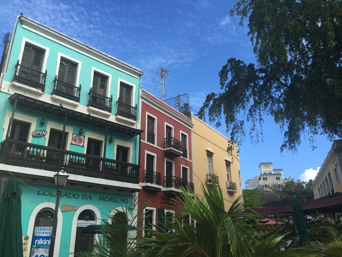 LinaEcheverri's tweet photo. #PuertoRico contempla el romanticismo, el arte y la música, símbolos de la #puertorriqueñidad #CILE2016 https://t.co/SWGwAh4CZC