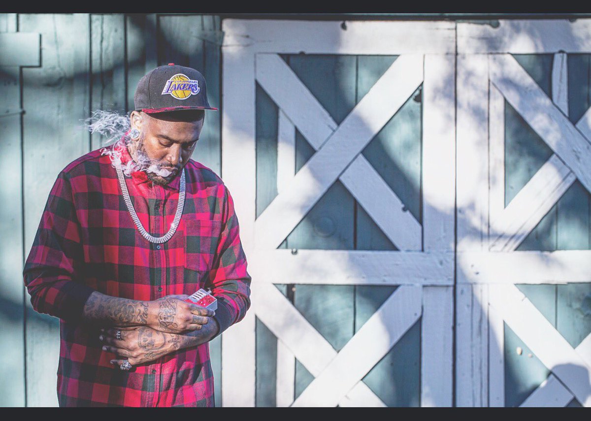 MarcHandsome_'s tweet photo. #MarcHandsome #YoungLuminary #RocstarrDreams #NaturalLegends #Stylin #Wavy #Vapin #VapeLife #CustomVapePieces https://t.co/rPrF5ZOMfe
