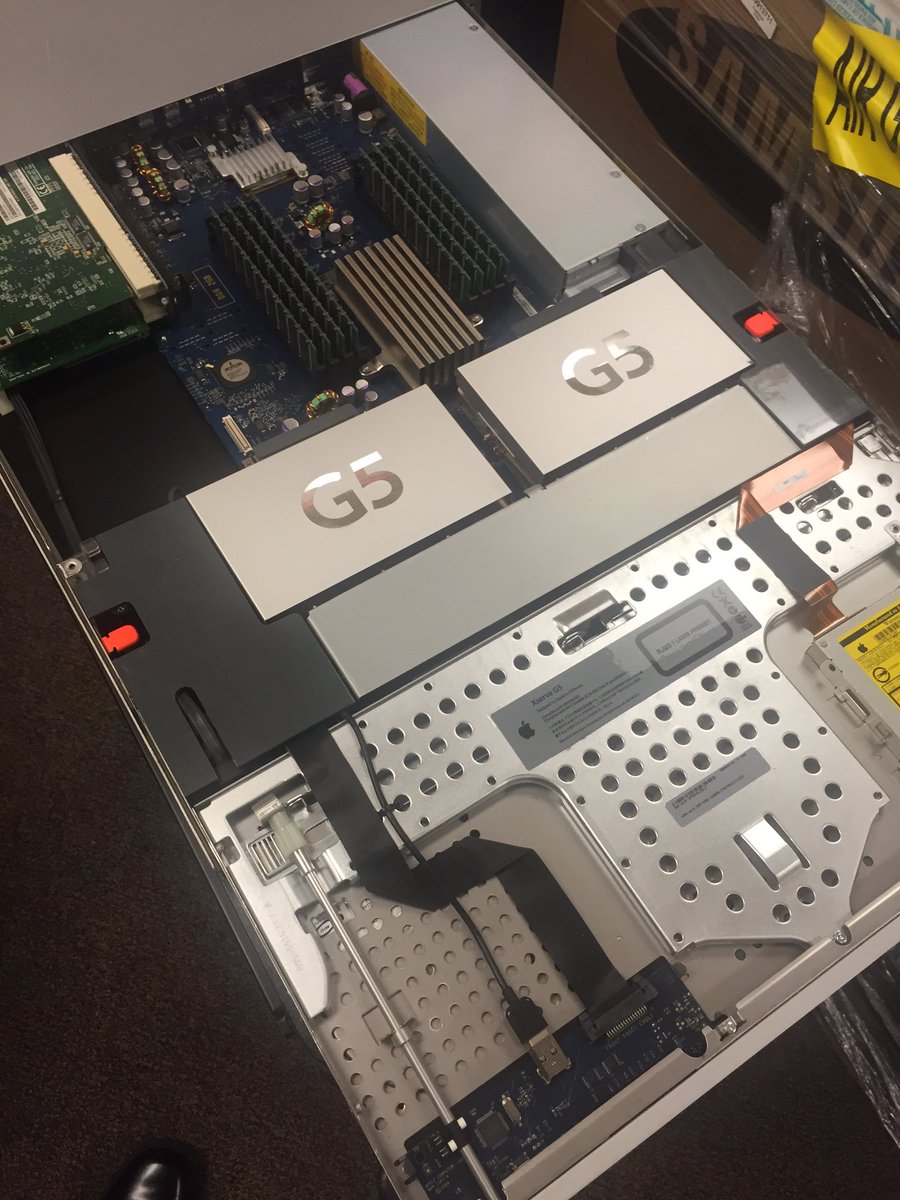 techwithbrandon's tweet image. Apple Xserve G5. Nice design IMO. Dead PSU though. #appleserver #xserve #g5