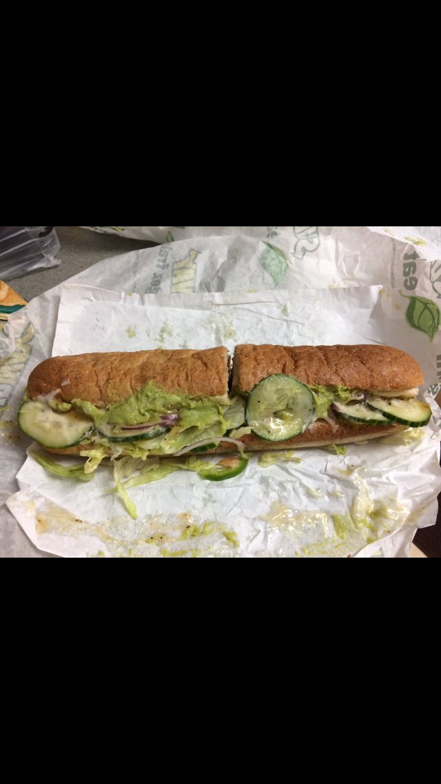 I_BE_DAT_GUY's tweet image. @SUBWAYCanada ya if the sandwich I ordered looked like that instead of what it did #howtheyreallylook #notresolved