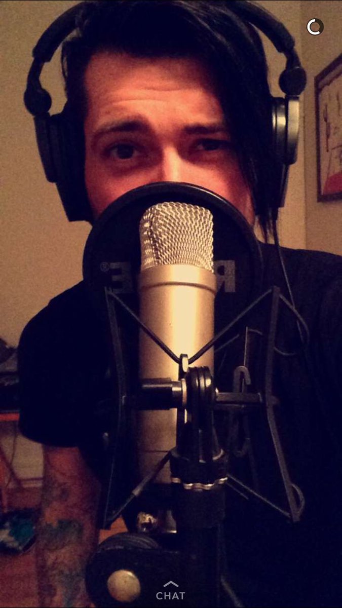 OfficialFallers's tweet photo. @StevieTF4 in the recording studio yesterday! @StevieTF4 #Fallers @TheFallFour #StudioSession https://t.co/TSx7uaXgyF