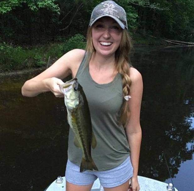 MaxViralTraffic's tweet photo. Internet Fact - guys who follow @GirlsofFishing are 86% more likely to marry a girl that fishes! https://t.co/cE2TyesKse