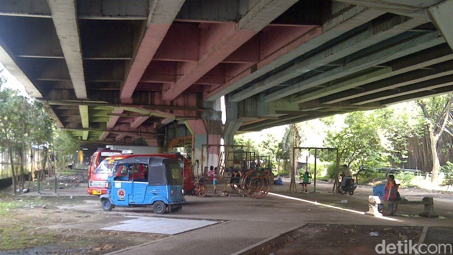 Cerita Warga Kolong Tol Penjaringan yang Pindah Mandiri Sebelum Diusir detik.id/6JG1a8