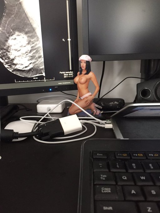 It's a tiny Tory paperweight🙋🏻 making the work days go by faster https://t.co/Vv9nvwxNEQ