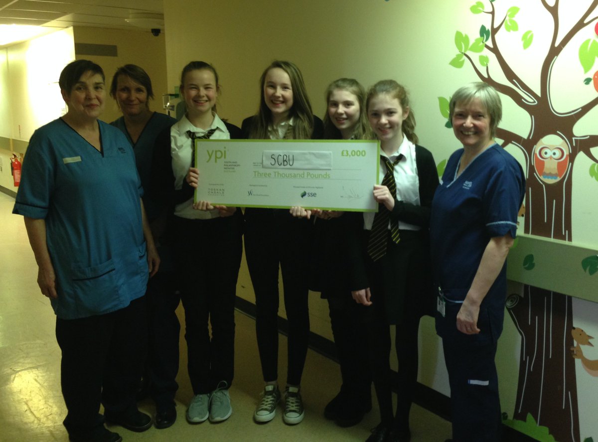 NHSHighland's tweet photo. Huge thanks to pupils from @TRAofficial who handed over £3000 to #SCBU at #Raigmore today #ThankYou https://t.co/9PvqUFueWs