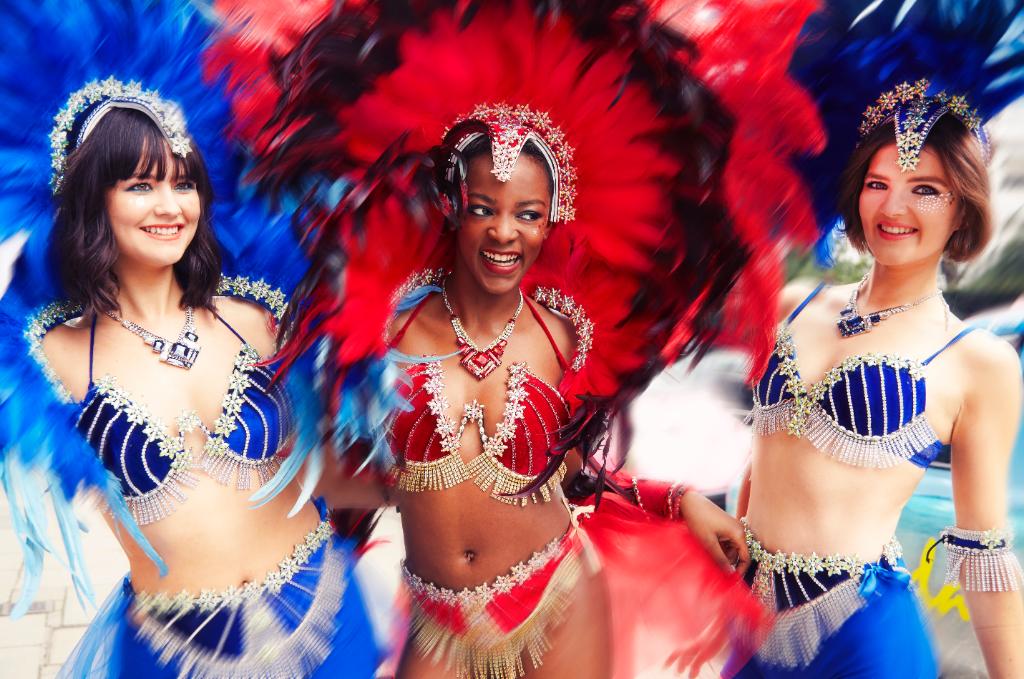 SandalsResorts's tweet photo. .@newbntm models bring Caribbean glamour to Fulham Rd! Make-up by @LeePycroft @MUAPAIGER, costumes: @JamaicanTwistUK https://t.co/77AgSH9nQT