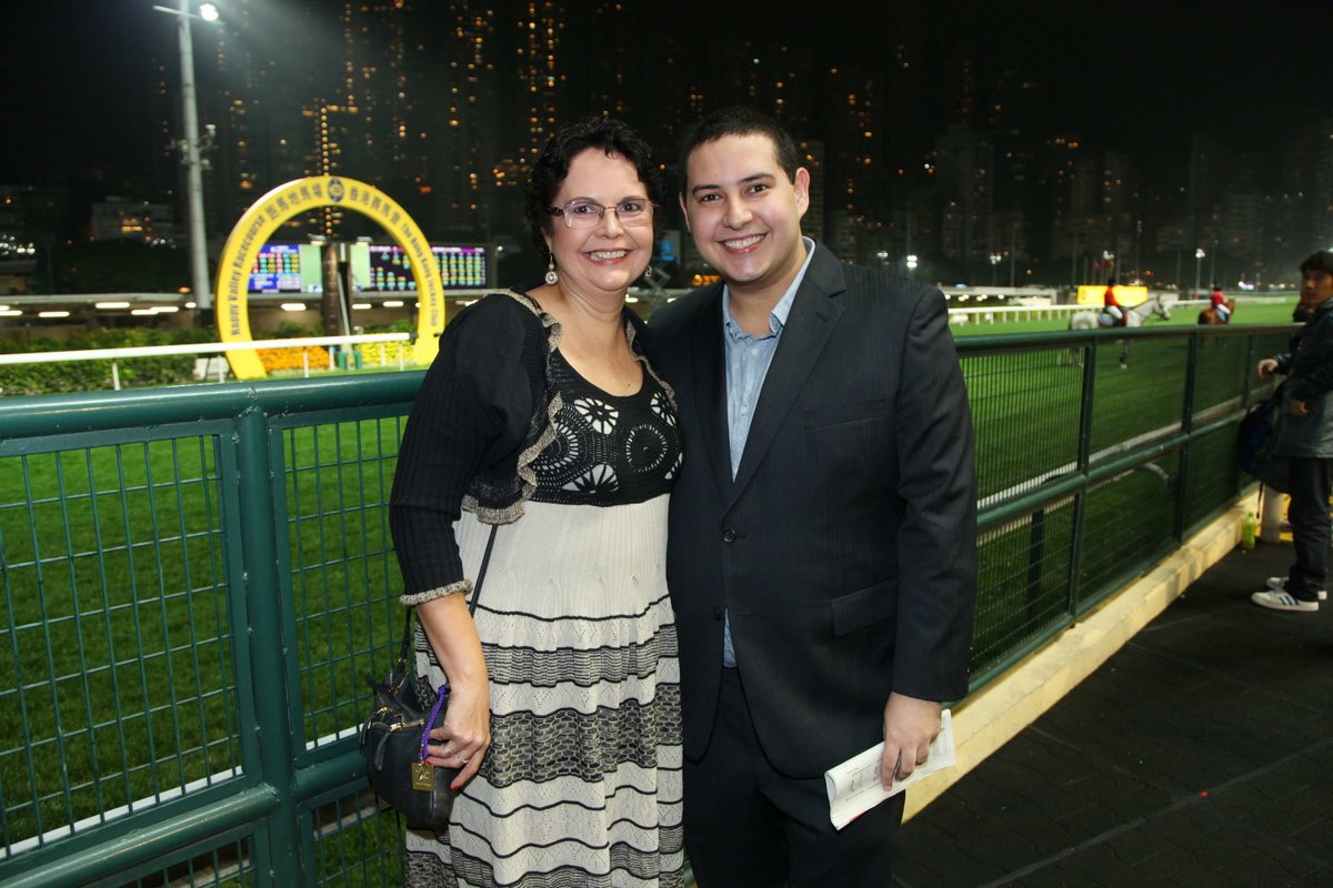 AndrewNJHawkins's tweet photo. Great night at Happy Valley with @ckckate - always great to have guests at the best racetrack on the planet! https://t.co/bj4dgcyA7v