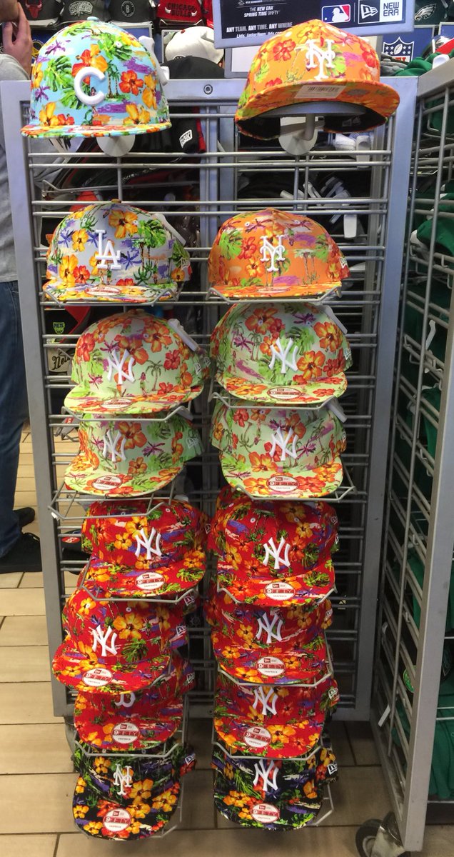 darrenrovell's tweet photo. Clearly not the target market, just don't get the floral hat &amp; shoe trend https://t.co/YY5F5u1YLE